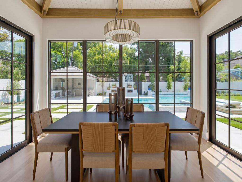 5 Bedroom Single Family Home/House's Image 10