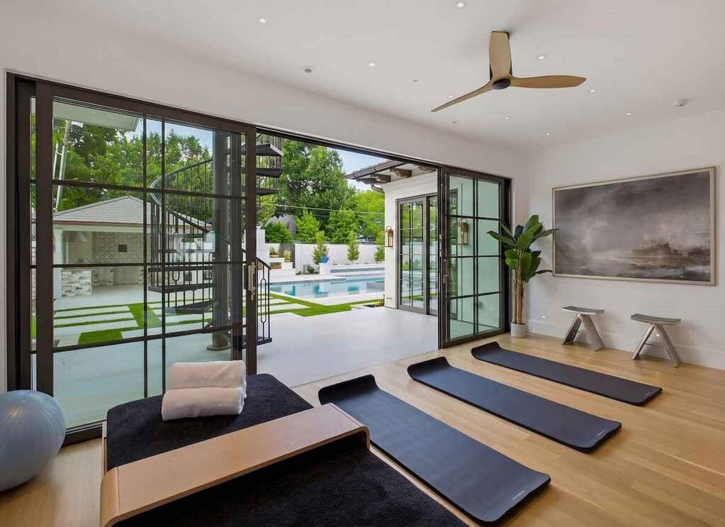 5 Bedroom Single Family Home/House's Image 17