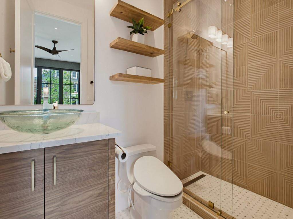 5 Bedroom Single Family Home/House's Image 18