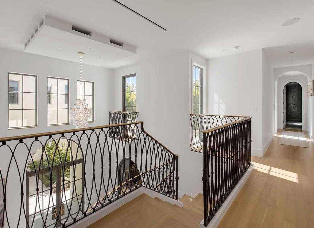 5 Bedroom Single Family Home/House's Image 20