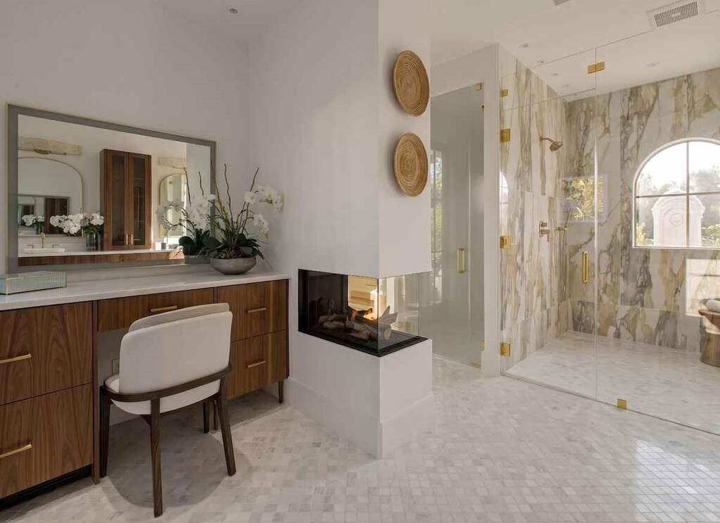 5 Bedroom Single Family Home/House's Image 23