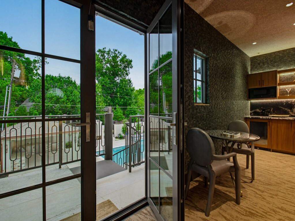 5 Bedroom Single Family Home/House's Image 31