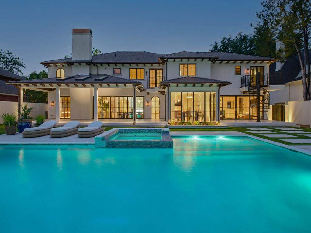 5 Bedroom Single Family Home/House's Image 36