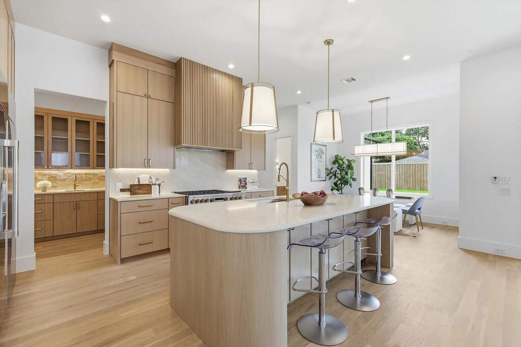 5 Bedroom Single Family Home/House's Image 7