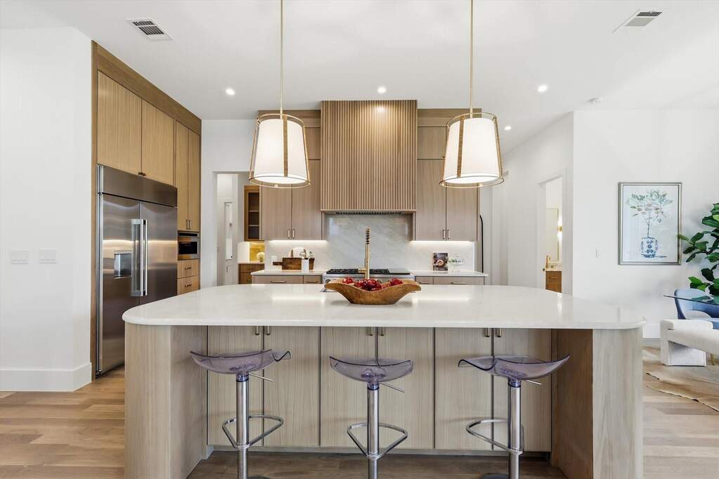 5 Bedroom Single Family Home/House's Image 8