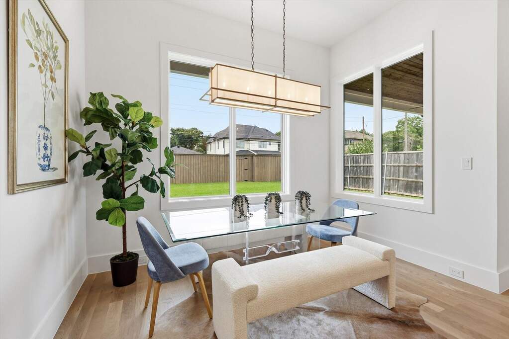 5 Bedroom Single Family Home/House's Image 10