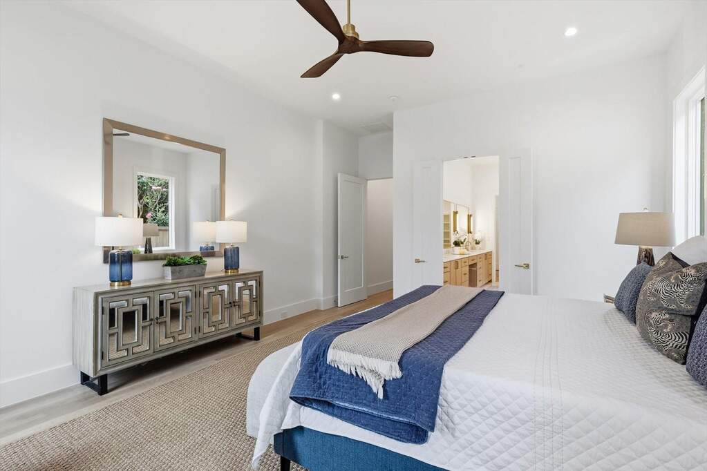 5 Bedroom Single Family Home/House's Image 14