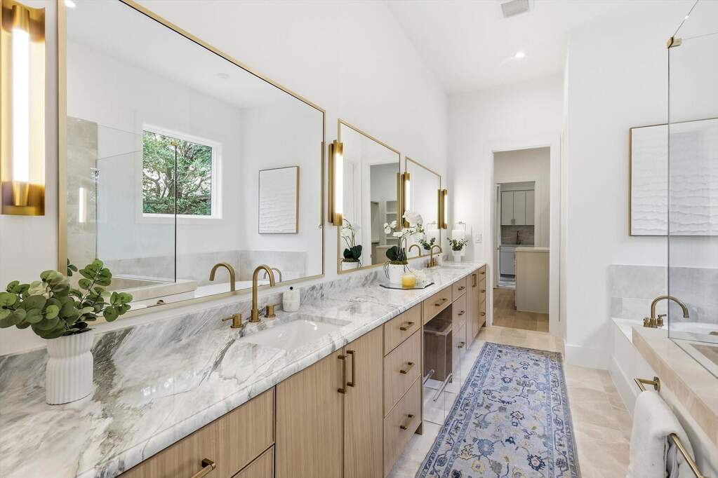 5 Bedroom Single Family Home/House's Image 15