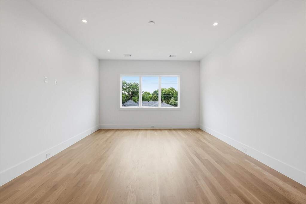5 Bedroom Single Family Home/House's Image 19