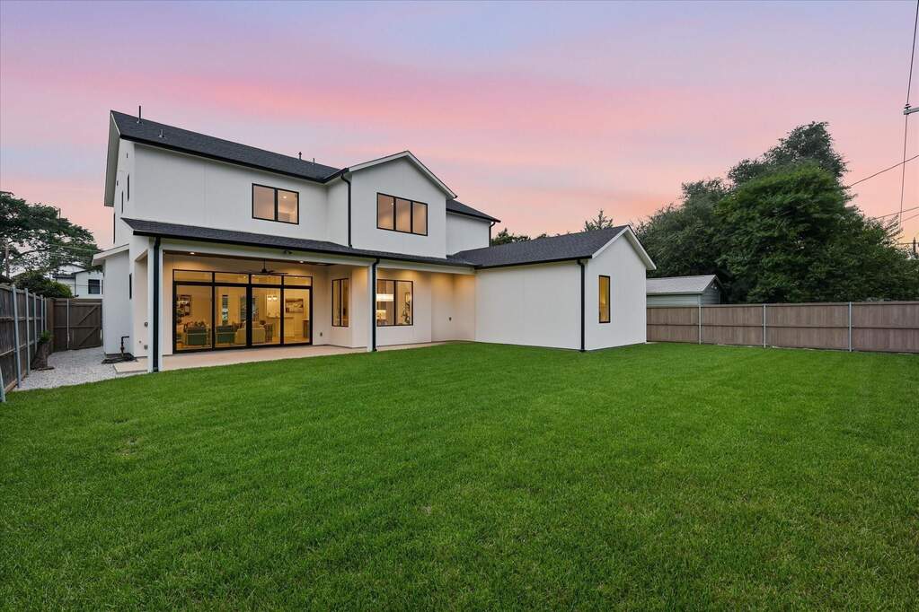 5 Bedroom Single Family Home/House's Image 25