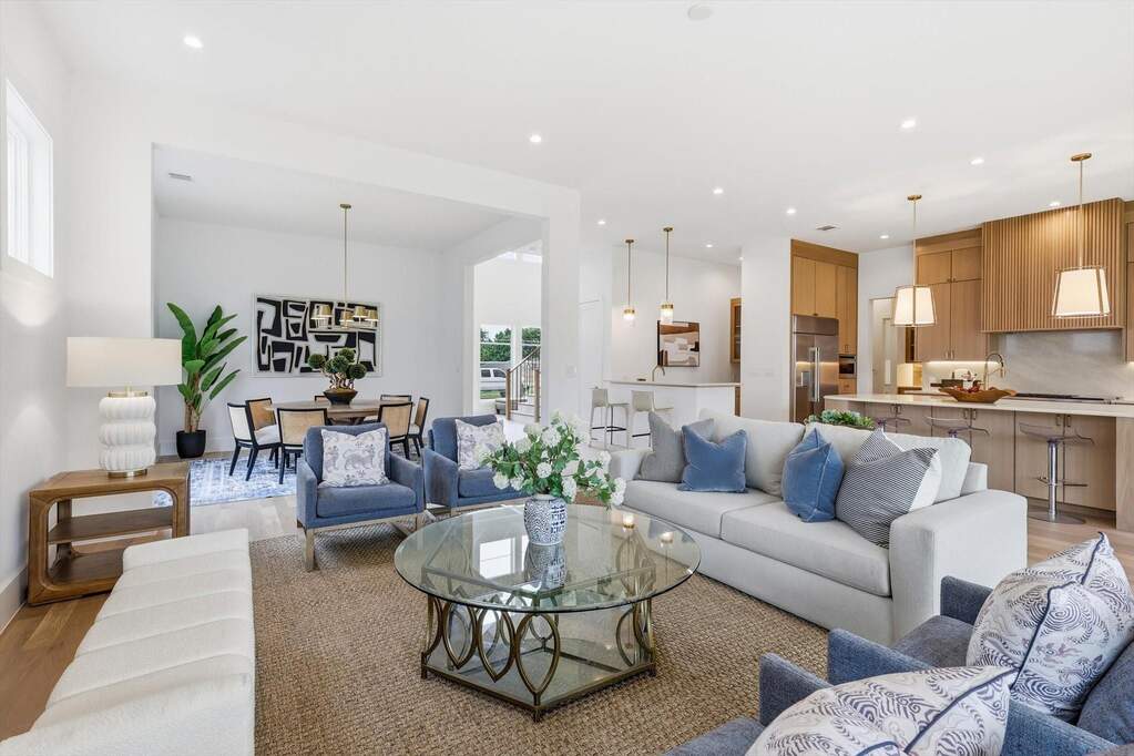 5 Bedroom Single Family Home/House's Image 3