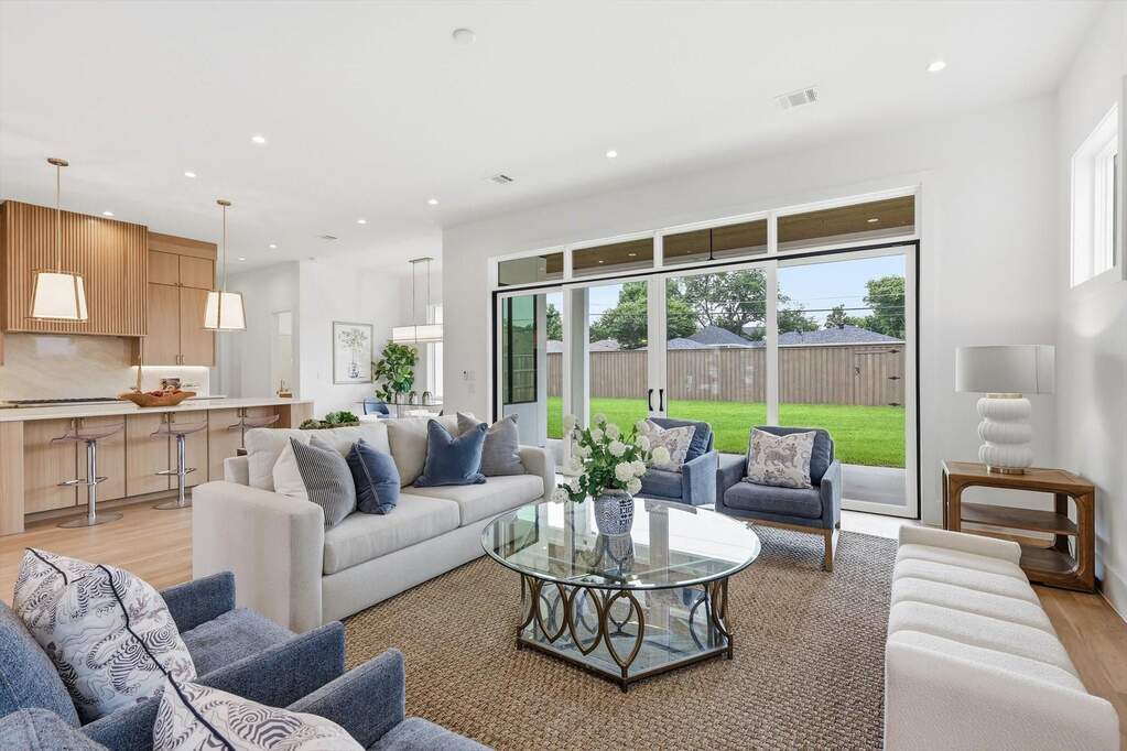 5 Bedroom Single Family Home/House's Image 4