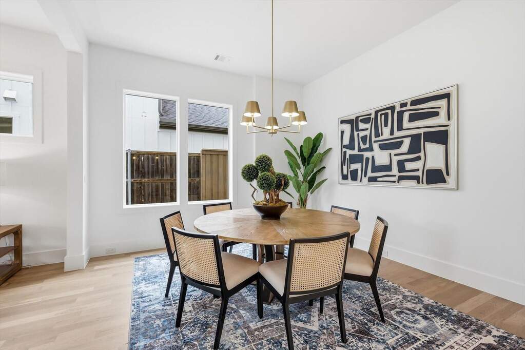 5 Bedroom Single Family Home/House's Image 6
