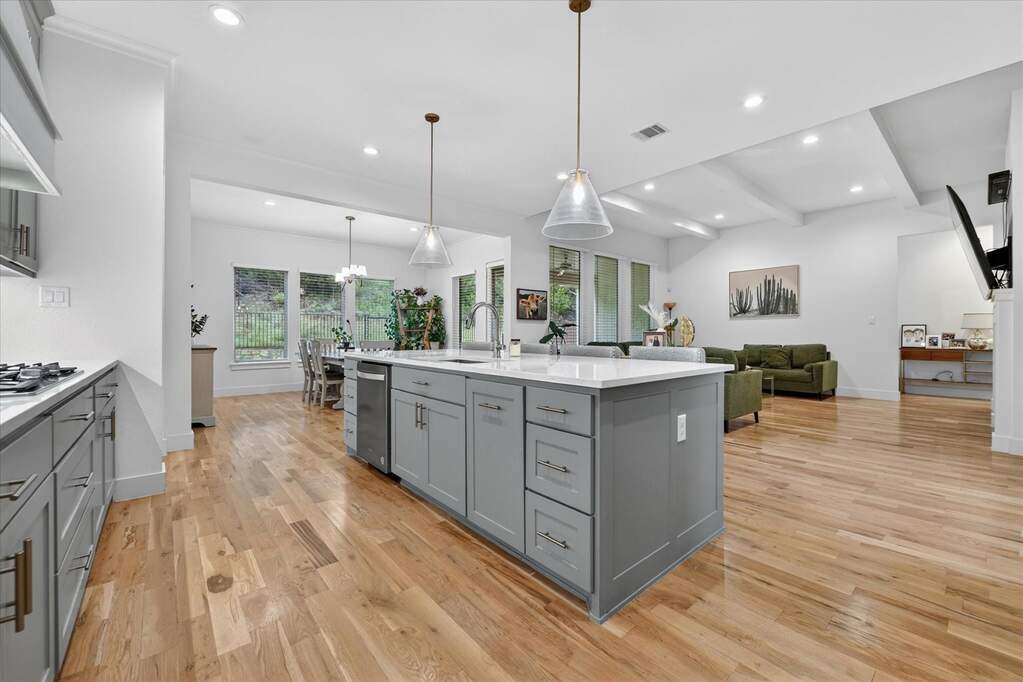 4 Bedroom Single Family Home/House's Image 10