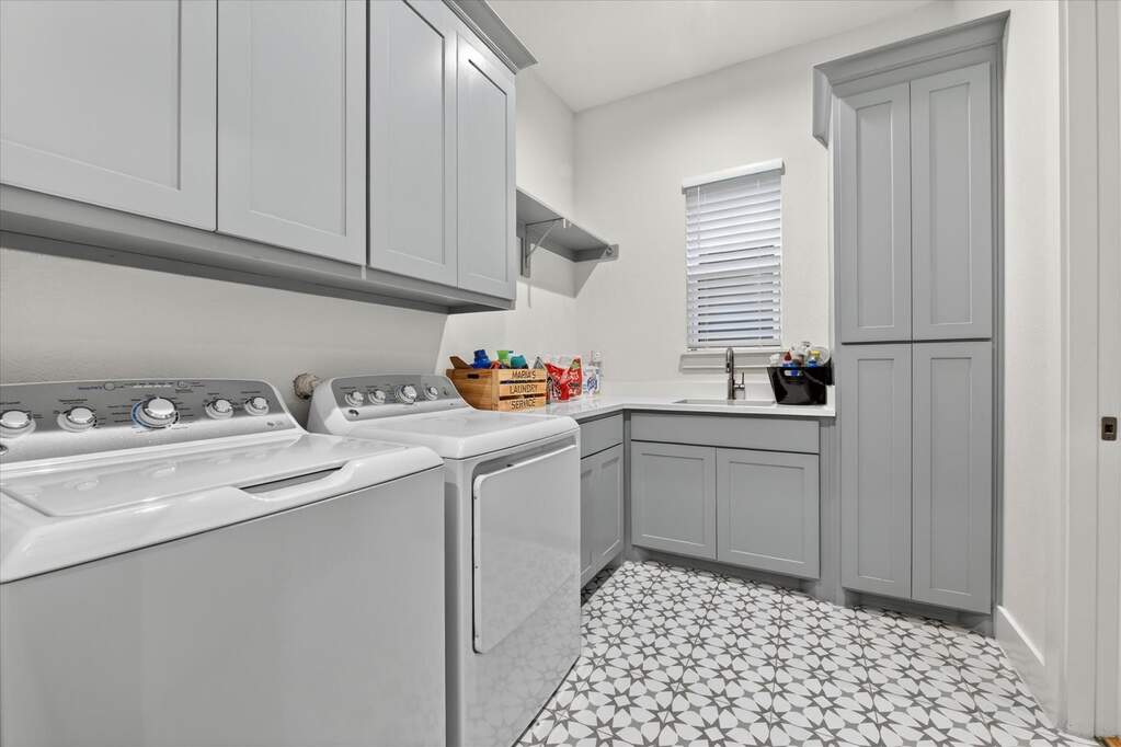 4 Bedroom Single Family Home/House's Image 17