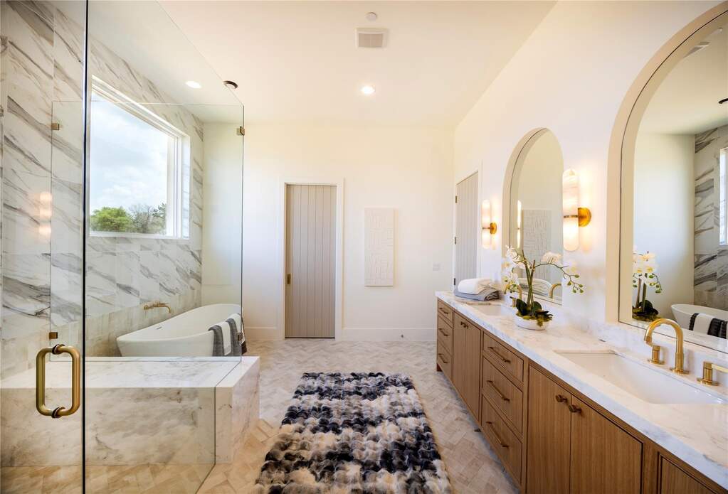 4 Bedroom Single Family Home/House's Image 27