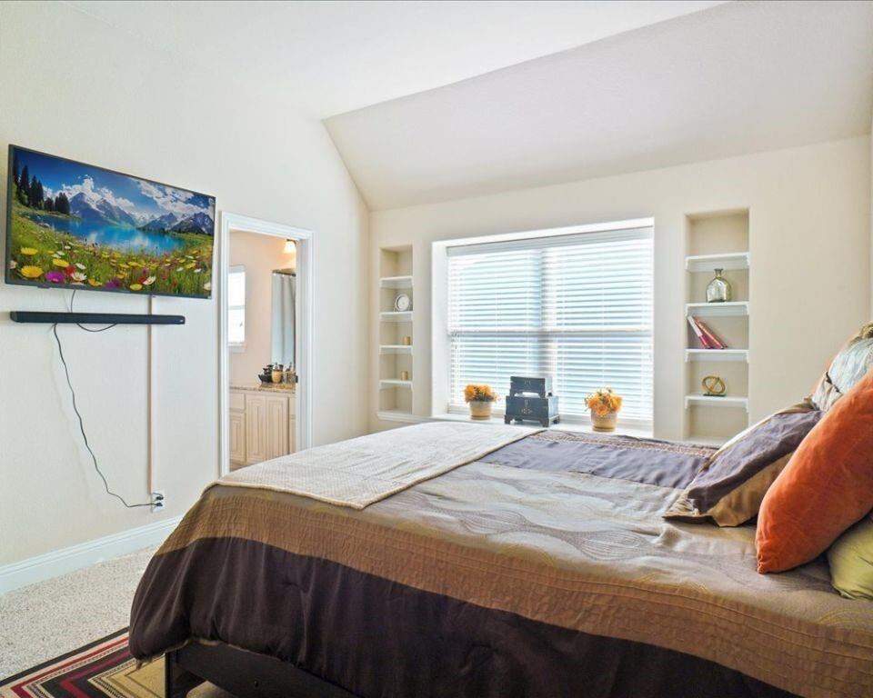 4 Bedroom Single Family Home/House's Image 8