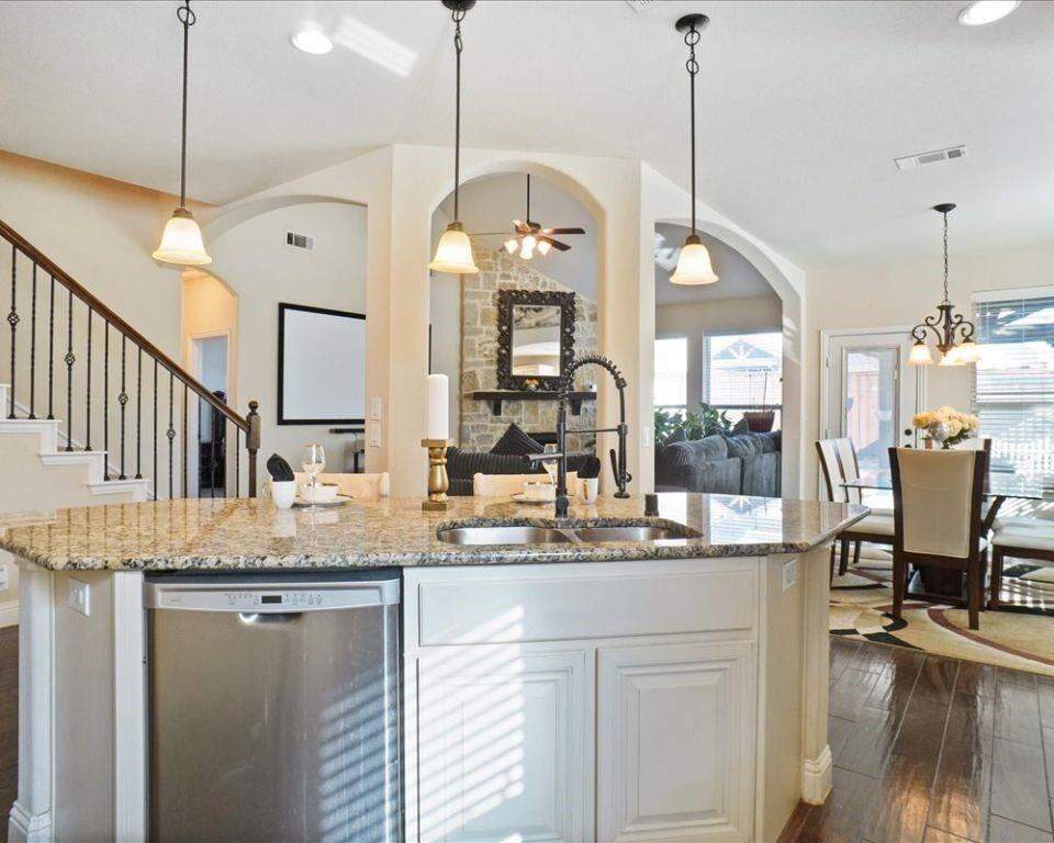 4 Bedroom Single Family Home/House's Image 4