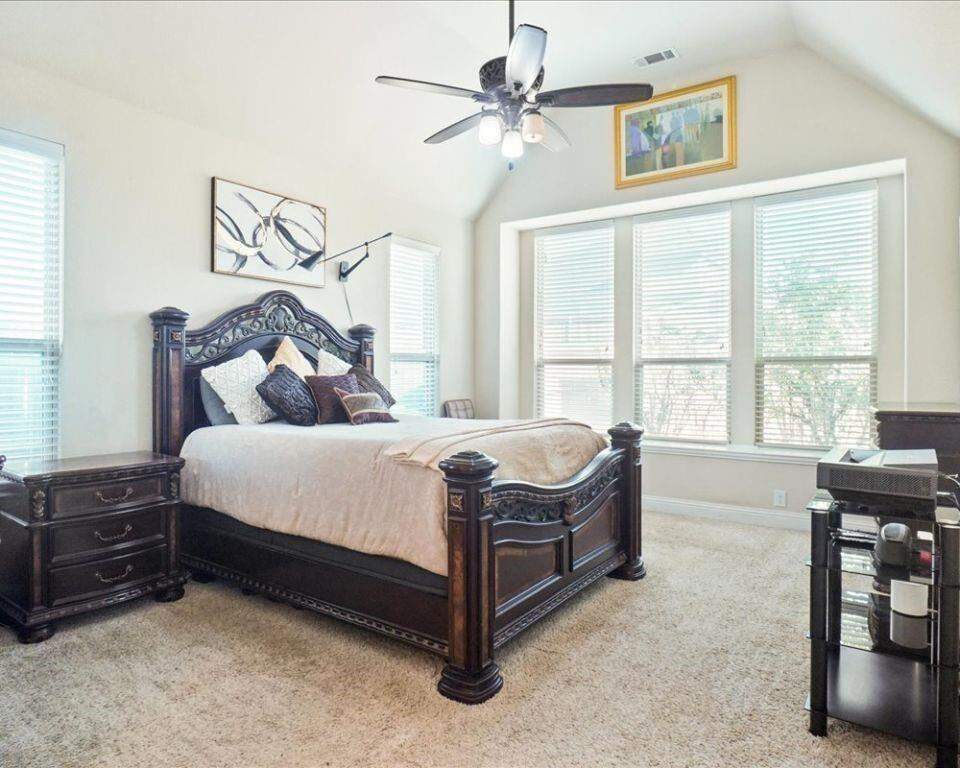 4 Bedroom Single Family Home/House's Image 5