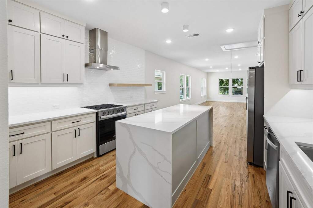 4 Bedroom Single Family Home/House's Image 7