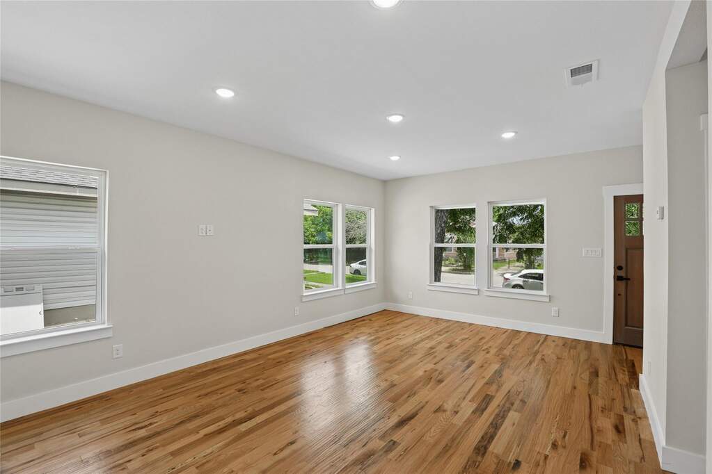 4 Bedroom Single Family Home/House's Image 10