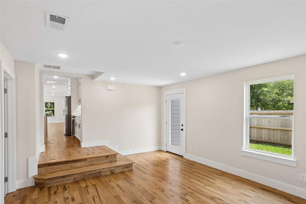 4 Bedroom Single Family Home/House's Image 14