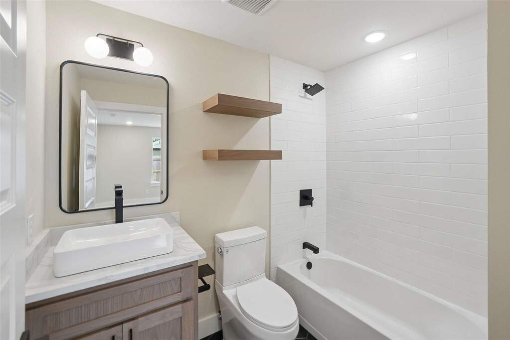 4 Bedroom Single Family Home/House's Image 25