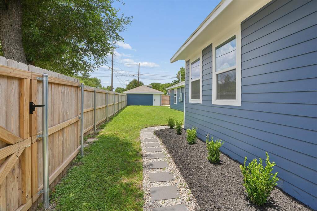 4 Bedroom Single Family Home/House's Image 30
