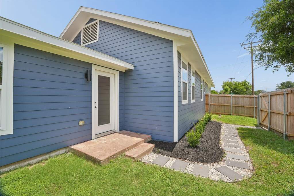 4 Bedroom Single Family Home/House's Image 31