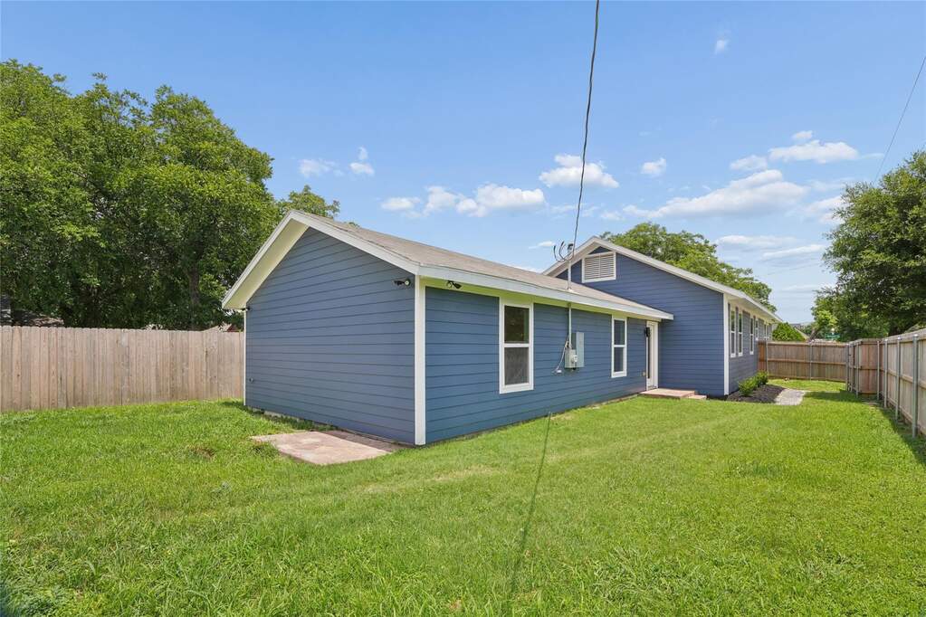 4 Bedroom Single Family Home/House's Image 32