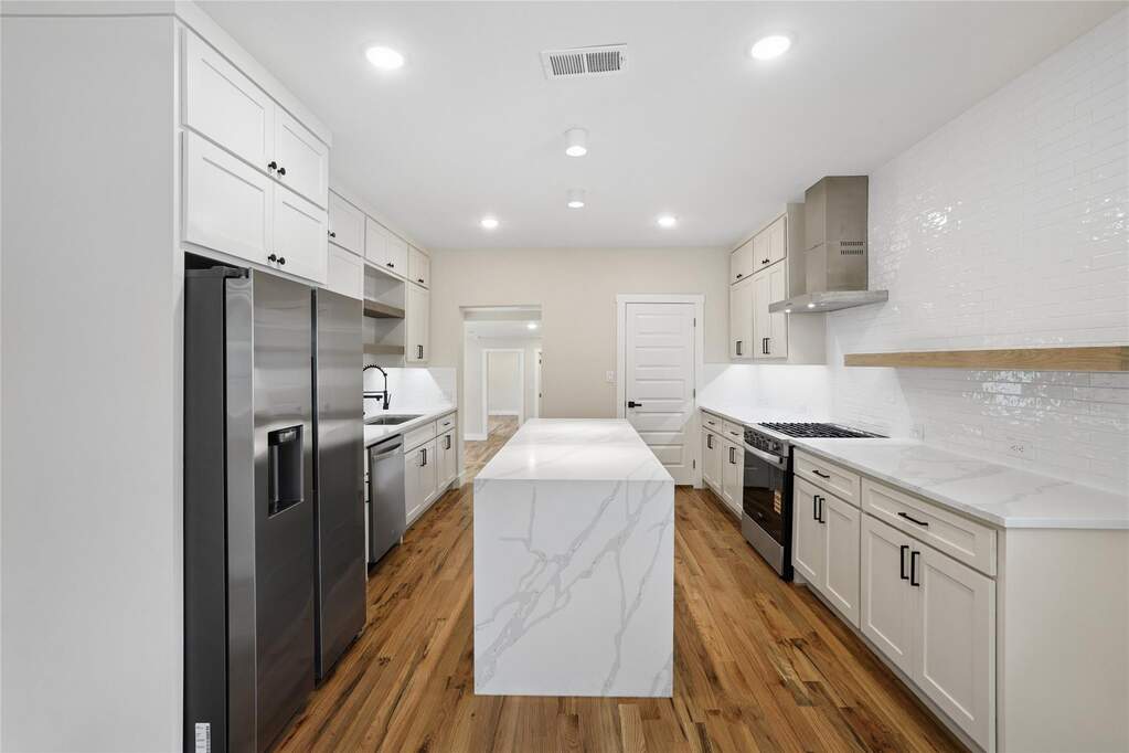 4 Bedroom Single Family Home/House's Image 3