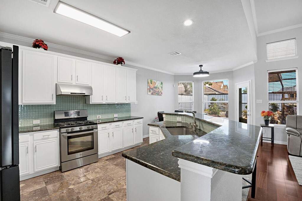 4 Bedroom Single Family Home/House's Image 9