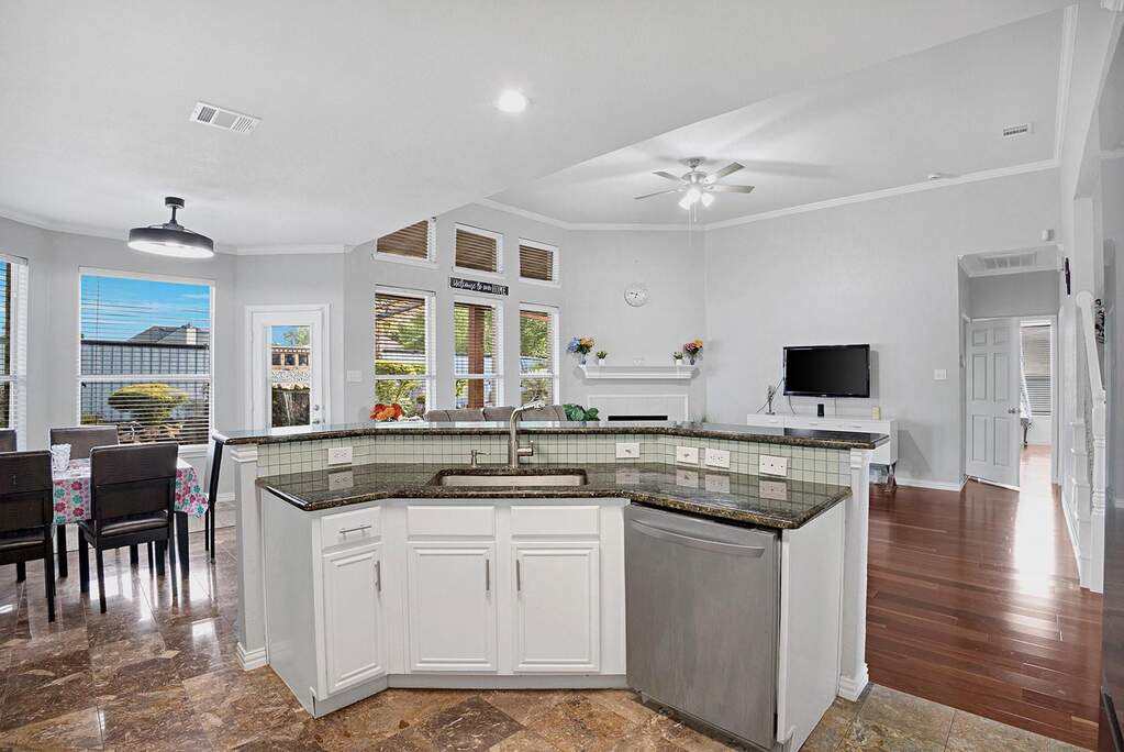 4 Bedroom Single Family Home/House's Image 12