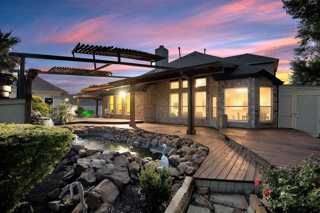 4 Bedroom Single Family Home/House's Image 5