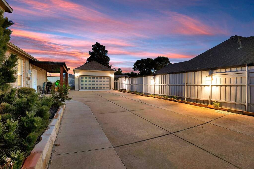 4 Bedroom Single Family Home/House's Image 6