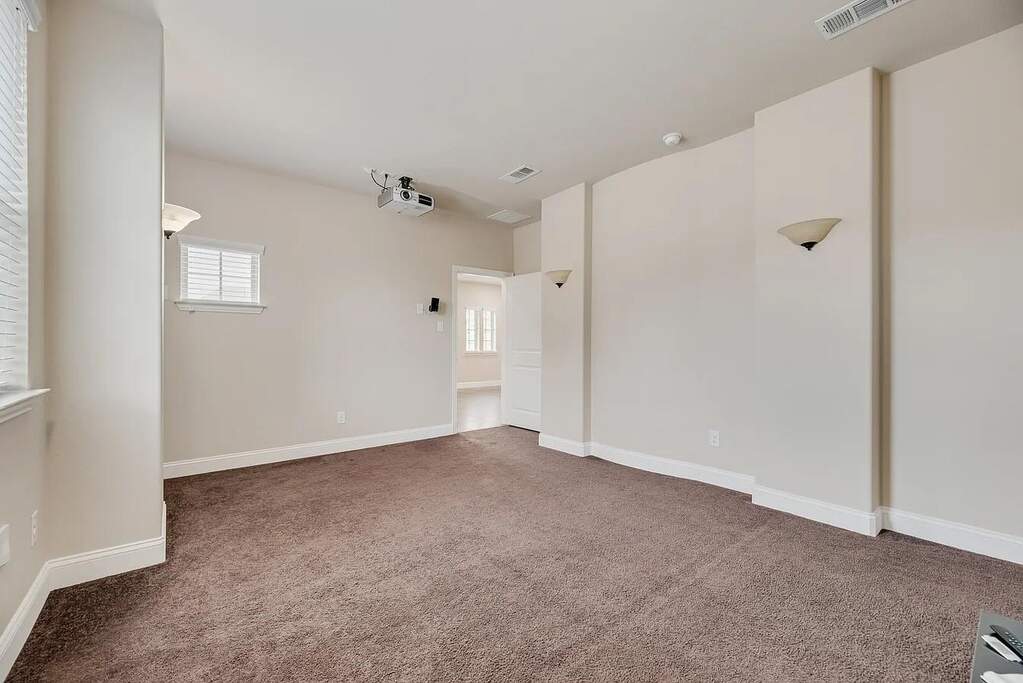 4 Bedroom Single Family Home/House's Image 11