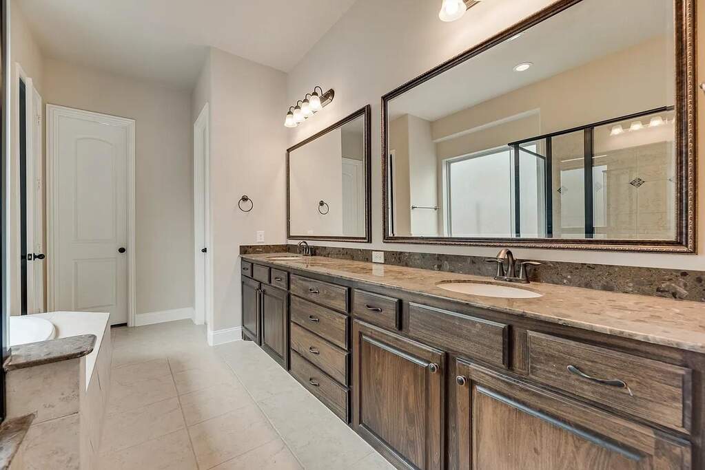4 Bedroom Single Family Home/House's Image 12
