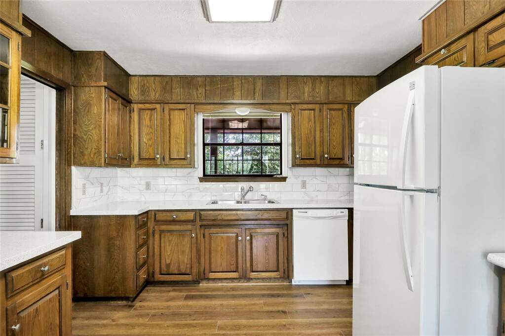 7 Bedroom Single Family Home/House's Image 21