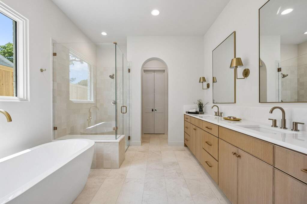 4 Bedroom Single Family Home/House's Image 16