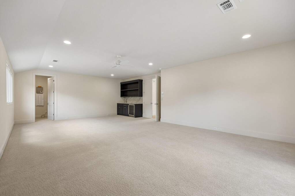 4 Bedroom Single Family Home/House's Image 30