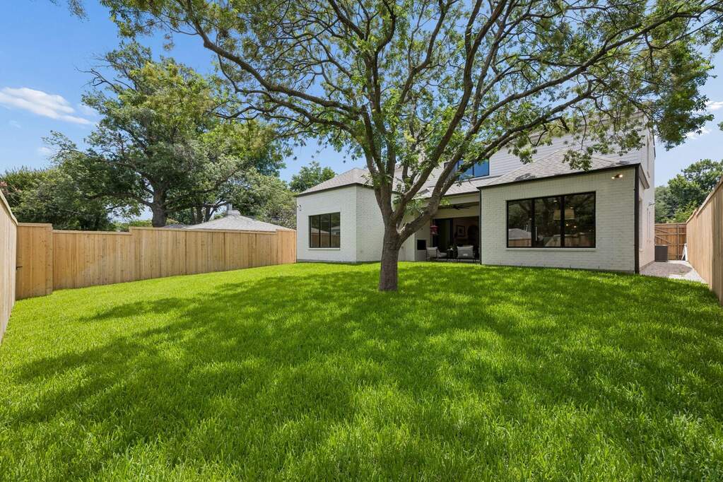 4 Bedroom Single Family Home/House's Image 33
