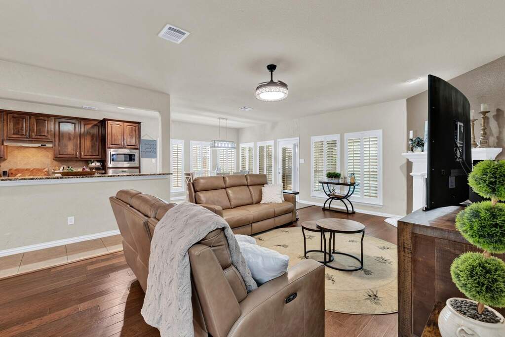 5 Bedroom Single Family Home/House's Image 8