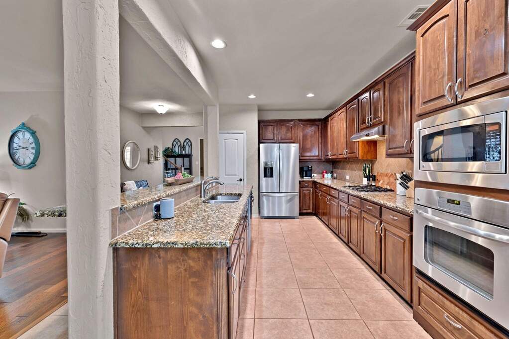 5 Bedroom Single Family Home/House's Image 10