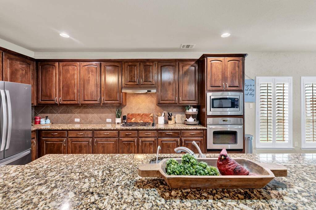 5 Bedroom Single Family Home/House's Image 12