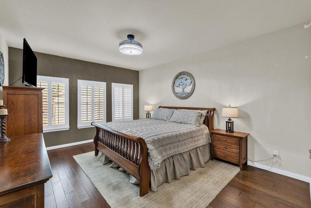 5 Bedroom Single Family Home/House's Image 14