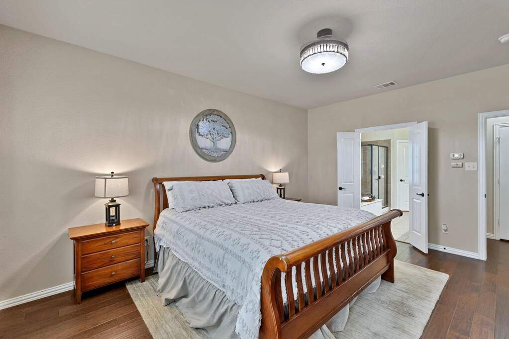 5 Bedroom Single Family Home/House's Image 15