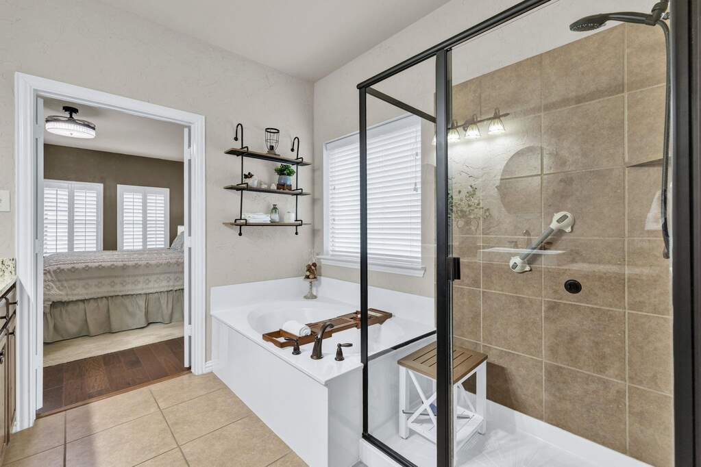 5 Bedroom Single Family Home/House's Image 17
