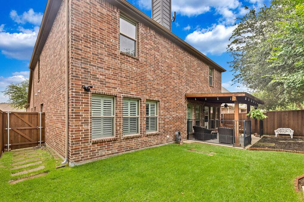 5 Bedroom Single Family Home/House's Image 31
