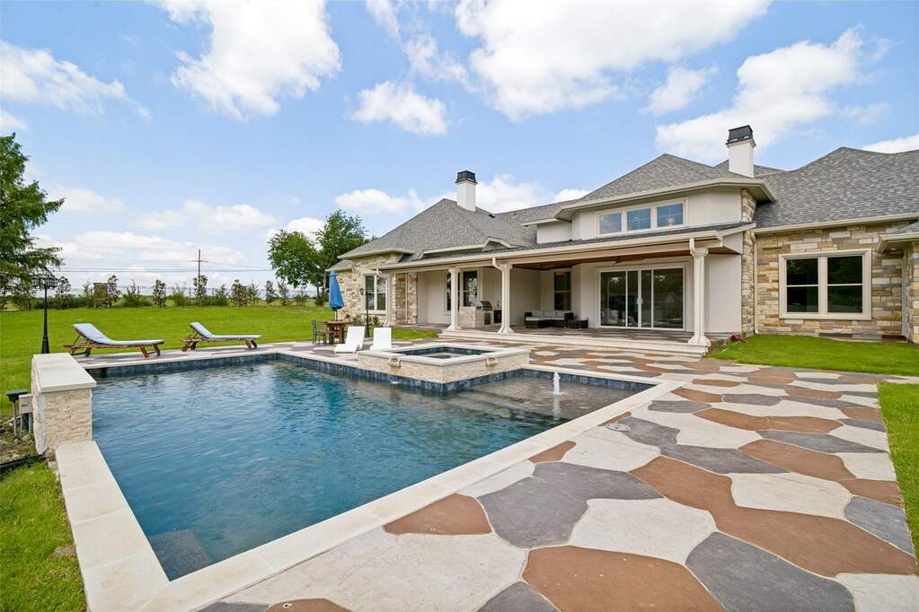 4 Bedroom Single Family Home/House's Image 32
