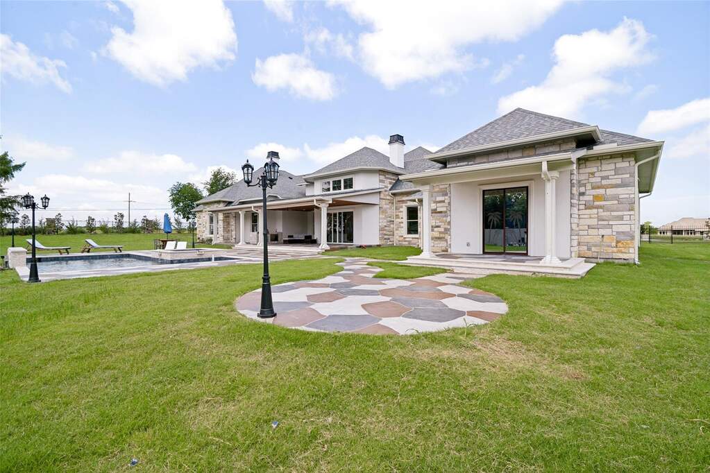 4 Bedroom Single Family Home/House's Image 33